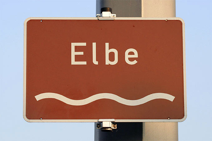 Elbe-Schild - Foto: Helge May