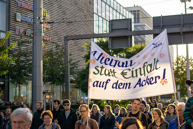 Vielfalt statt Einfalt auf dem Acker: Auch 2019 beteiligte sich der NABU Sachsen am Klimastreik. - Foto: Uwe Schroeder