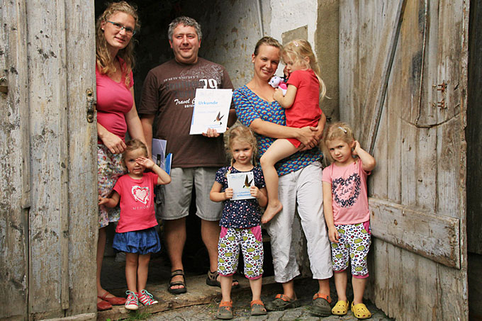 Familie Schneider aus Zehren freut sich über die Auszeichnung - Foto: Hendrik Trapp