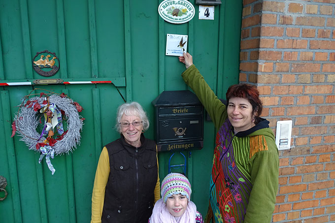 Familie Osses freut sich über die Auszeichnung mit der Schwalbenplakette - Foto: Christian Hoffmann